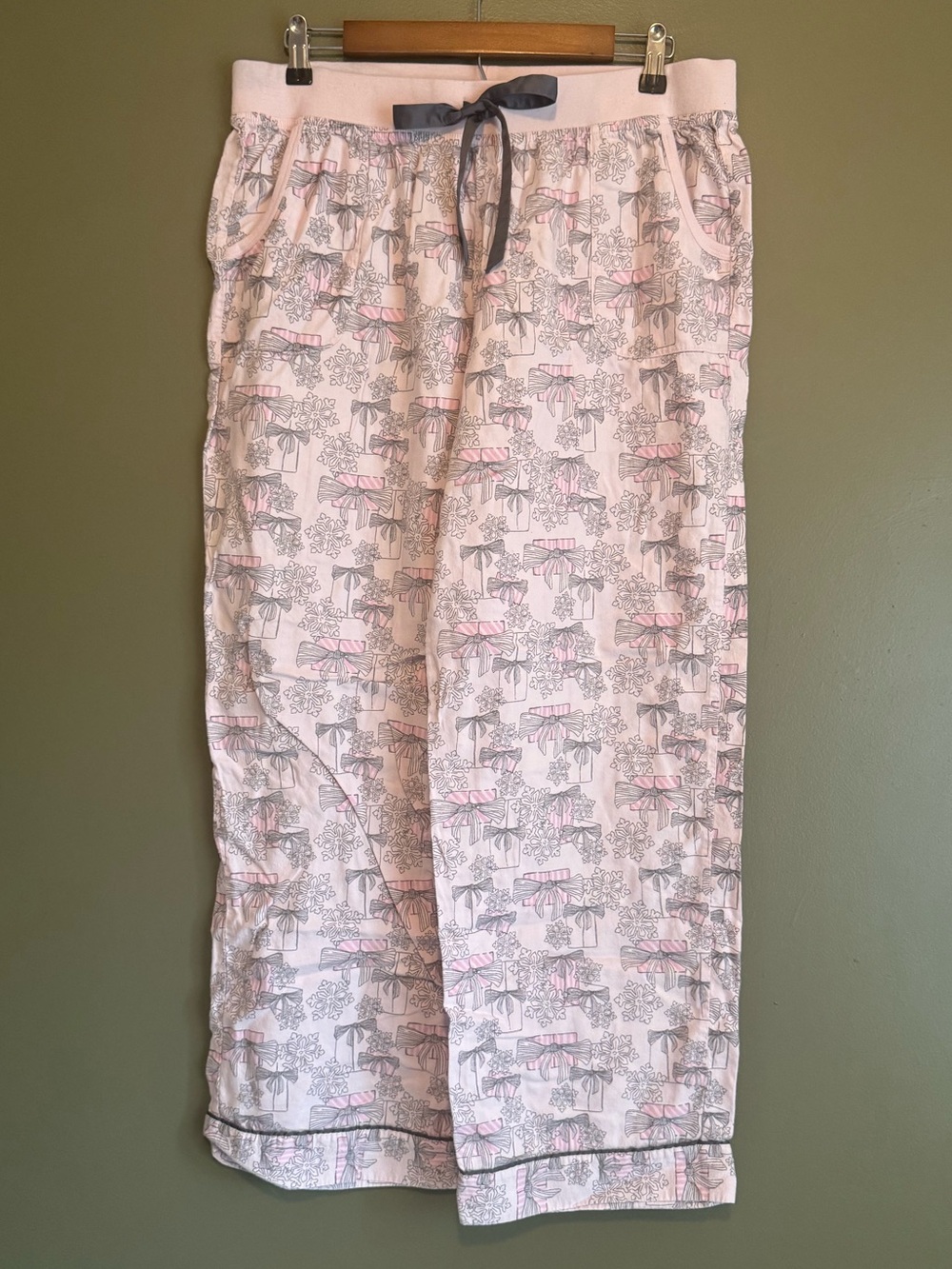 Victoria's Secret Pale Pink Printed Lounge Pants with Gray Drawstring